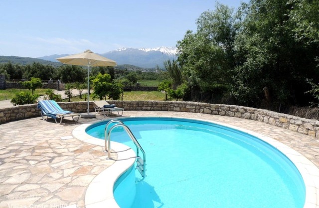 Villa Adelphi cerca de Kalives. 2 dormitorios, piscina privada, vistas y todas las comodidades.