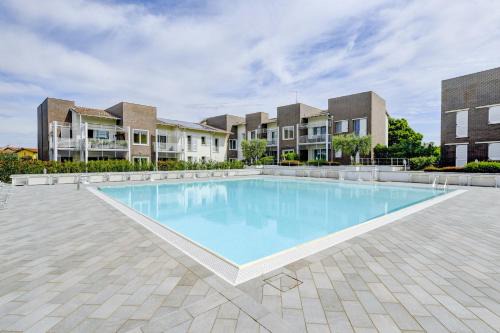 Near Lake APT con Piscina