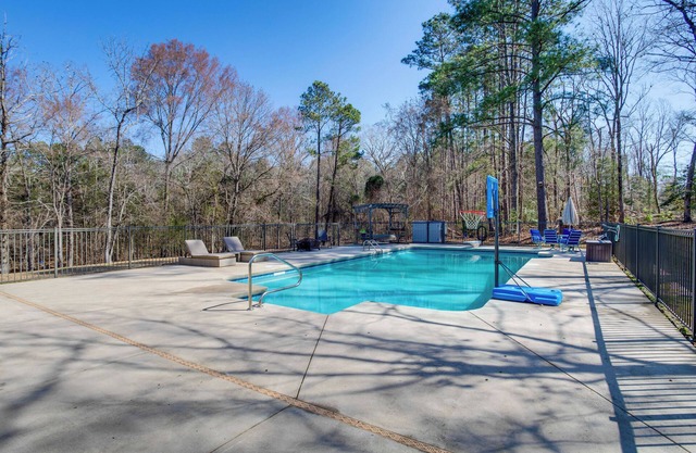 Near Lake Murray: Family Getaway w/ Screened Porch
