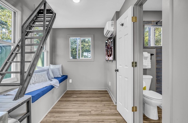 Near MSU | Luxury | Big Patio