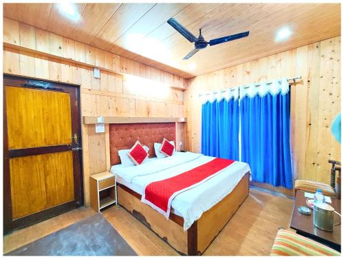 Near Naini Lake Hotel CH!NAR VIEW SUITES - Free Wifi and Restaurant Available - The best hotel with mountain views & Lake