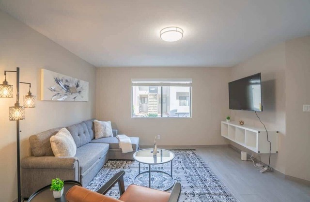 Modern Escape | Pool, Gym, Parking, Sleeps 8