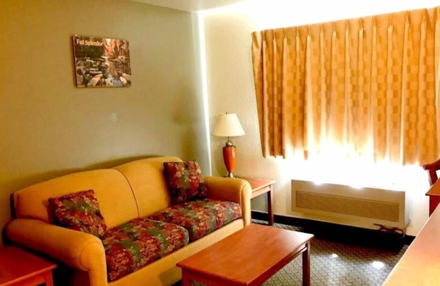 Near Parks & Museums! 2 Budget Friendly Units, Pool and Hot Tub, Gym, Parking
