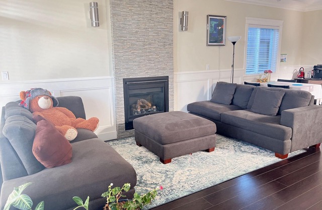 Near Skytrain Private Bedroom Ensuite BathRM Cozy Coffee