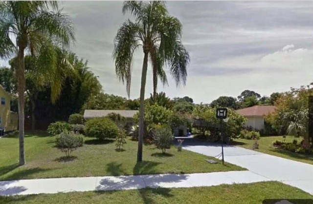 Near Stuart Sunset family & pet friendly home