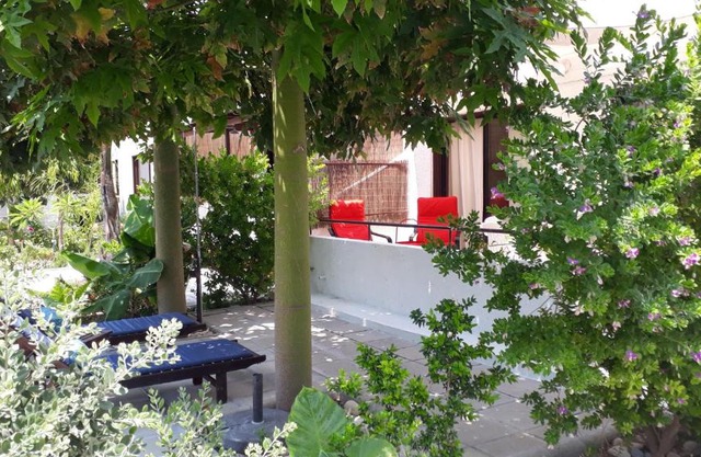 Near the beach Aparment with garden