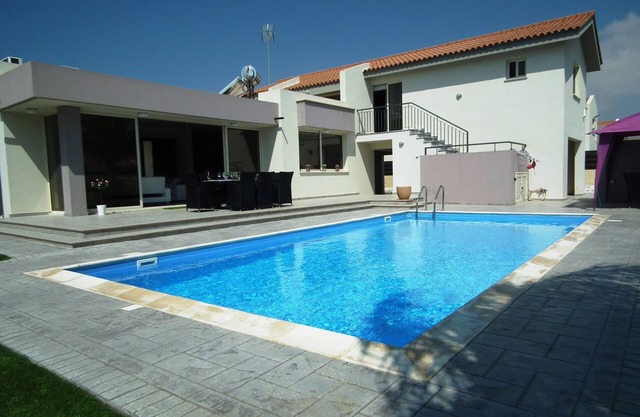 CERCA DE LA PLAYA VILLA DE LUJO CON PISCINA PRIVADA