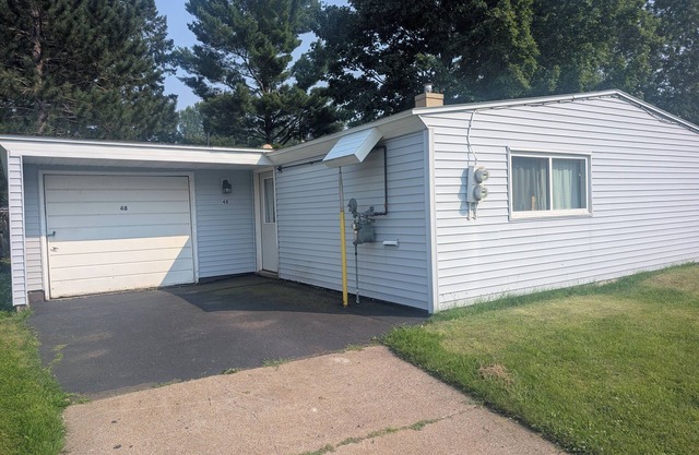 3-bedroom house with wifi and AC