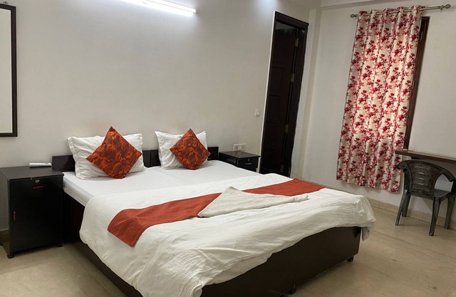 near to max hospital 5 min walk select city mall & dlf avenue