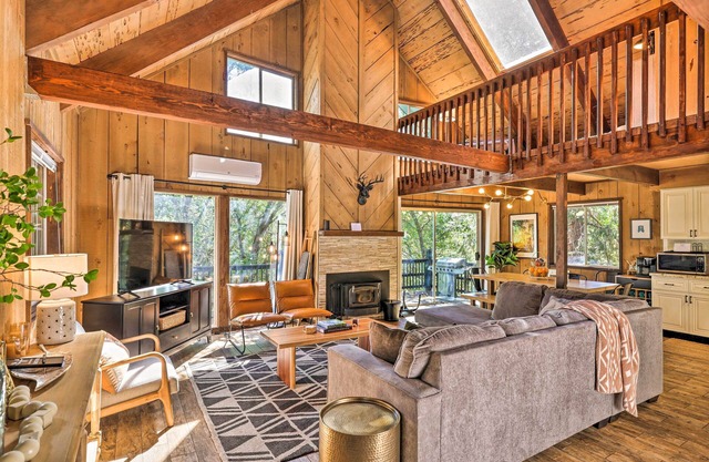 Near Trails: Cabin w/ 2-Level Deck in Twain Harte