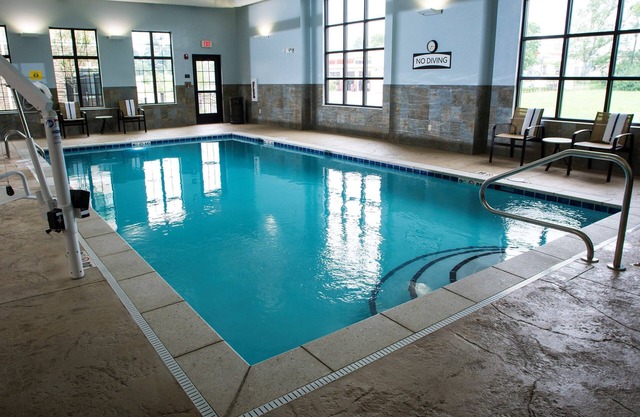 Cerca de U de Kentucky. Piscina. Desayuno gratis. Gimnasio.
