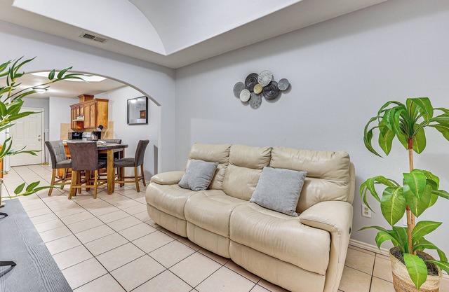 Near UTRGV & State Park: Cozy Mission Unit