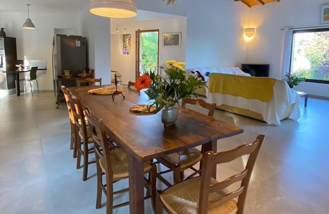 Cerca de Uzes, espaciosa casa en el corazón de la zona verde y tranquila