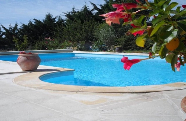VILLA CERCA DE VALLON 8 PERS CON PISCINA PRIVADA