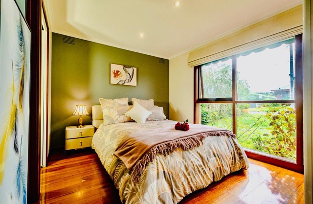 Near Yarra Valley, Dandenong Ranges and Healesville Sanctuary House with Two beds