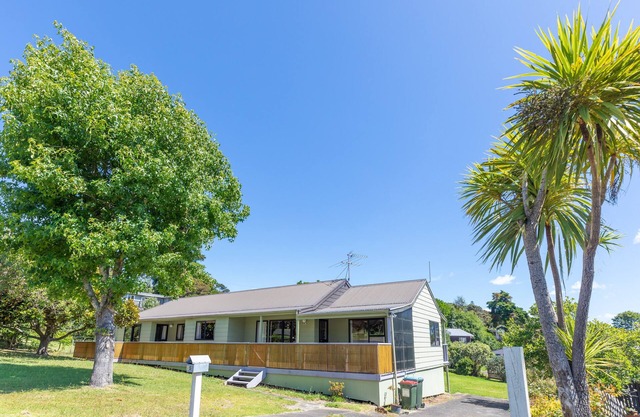 Nearby Vineyards & Beaches, Very Central and close to Local Amenities