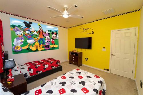 NearTheParks - 5BR Family Villa with Saltwater Pool near Disney