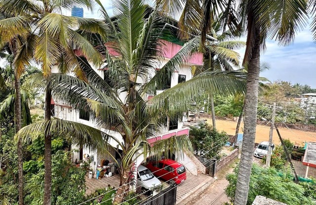 Charming Neat & Clean 3-bedroom house, WiFi & AC in Mangaluru Close To The Beach