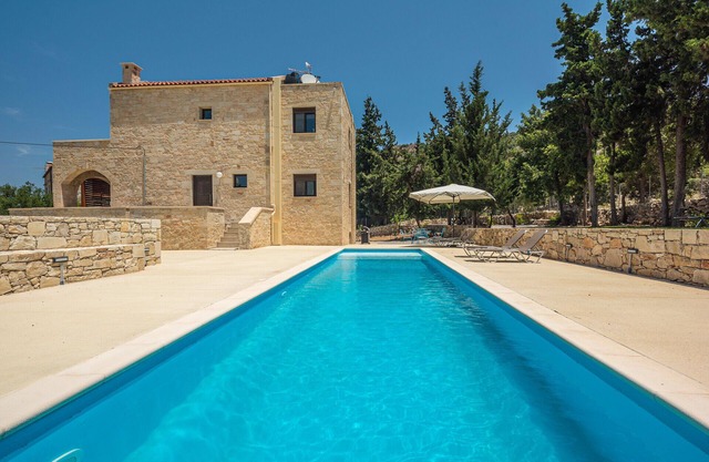 Neda Villa with private pool, Peaceful location, 2.7km from sandy beach