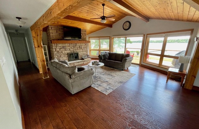 Need a summer getaway? Book NorthFork Lakehouse-the ultimate cottage destination