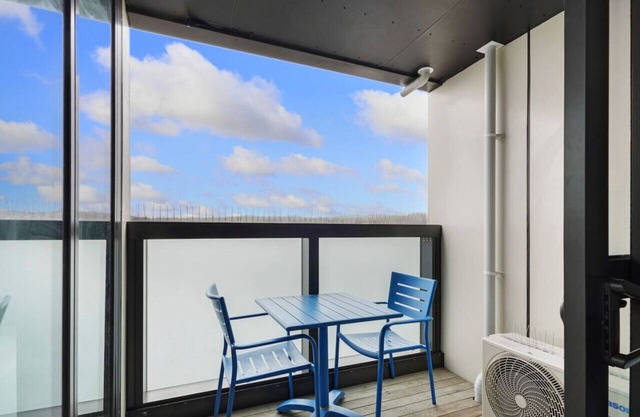 Brand New 1 BR Apt by Vodafone Arena & WiFi!