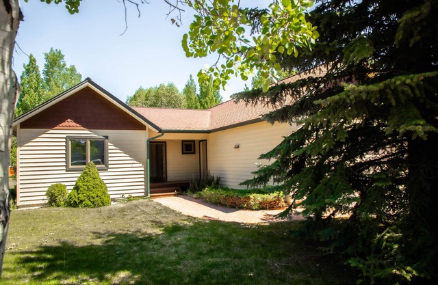 Neighborhood Home In-town Convenience w Jackson Hole Property Management