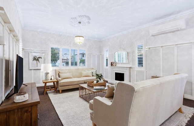 Nell’s Place - Stunning home, walk to CBD