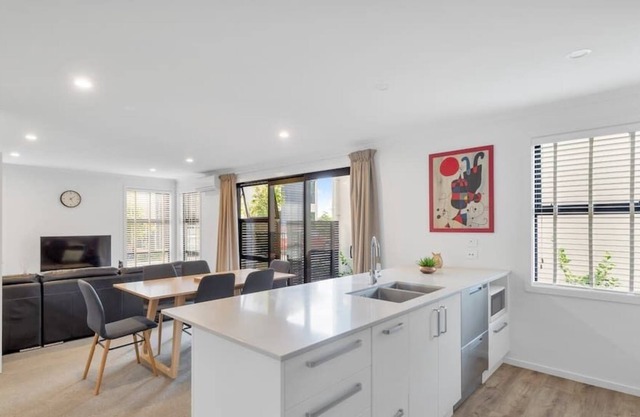 Nelson Central Town House