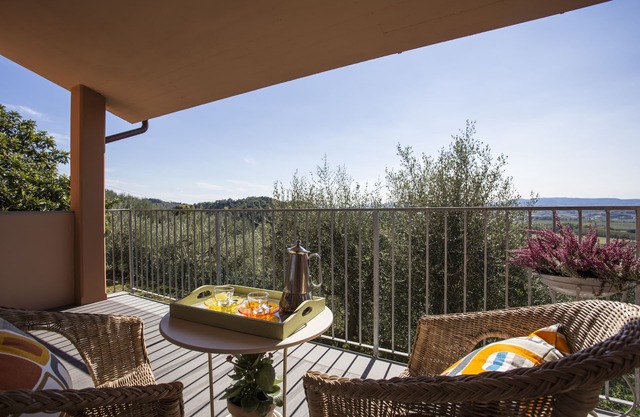 Villa NESPOLO en las colinas de la Toscana, entre Pisa y Florencia, ideal para 4