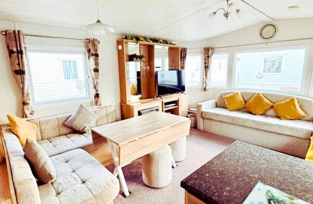 Ness Retreat Caravan with decking in Dawlish