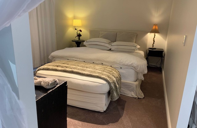 Nestled at the Base of Toowoomba Range …A beautiful comfortable rural cottage .