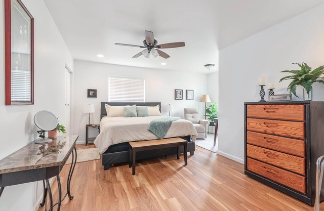 Nestled Between Two Lakes Relaxing 2-bed house w/ Wi-Fi in charming Meadow Lakes