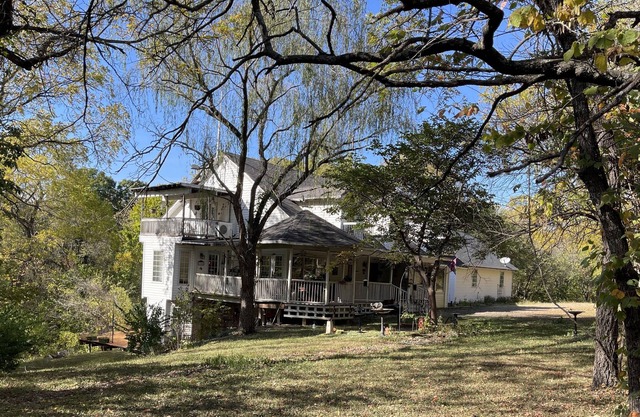 Nestled in a wooded 40-acre lot 25 min to State Capitol and KU and12 min to I 70