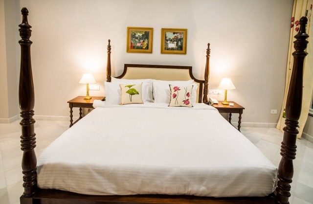 Nestled in outskirts 20 minutes of drive from City palace.
