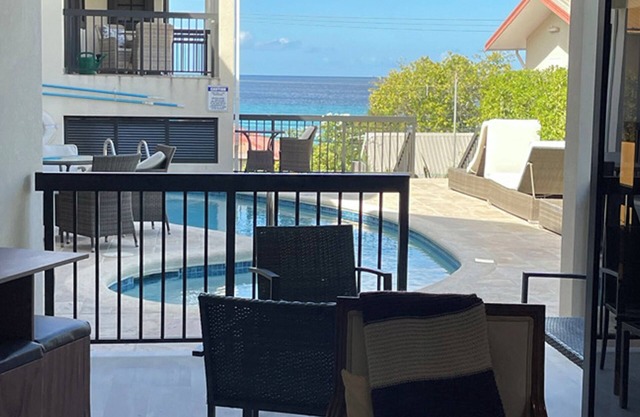 Ubicado en el corazón de Fitts Village, Zinnia promete una costa