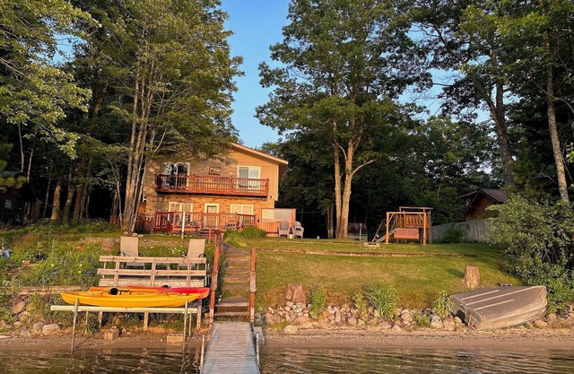 Nestled Lakeside on the beautiful Heart Lake.