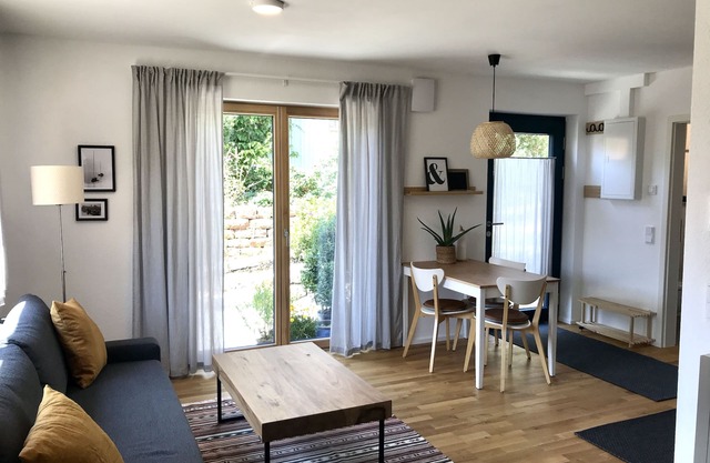 Neue, Hochwertige & Naturnahe Ferienwohnung am Bodensee + Schönen Außensitzplatz