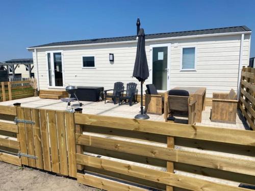 Neues Ferienhaus Chalet Nr73 zweite Reihe direkt am Wattenmeer, komplett eingezäunt