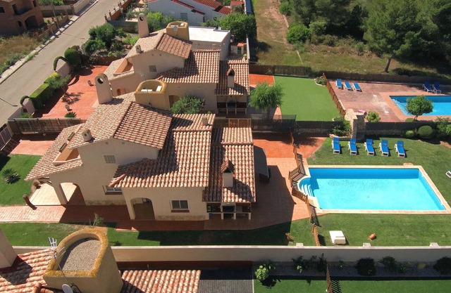 Neus Bará , Wifi, jardin, piscina , cerca de playa y supermercados