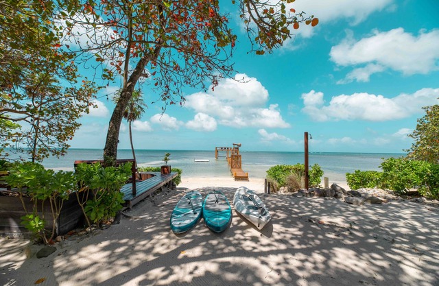 Never Winter Beachfront 3 Bedroom House with Private pool