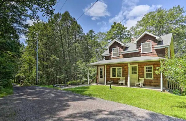 New! Cottage on 4 acres w/Grill