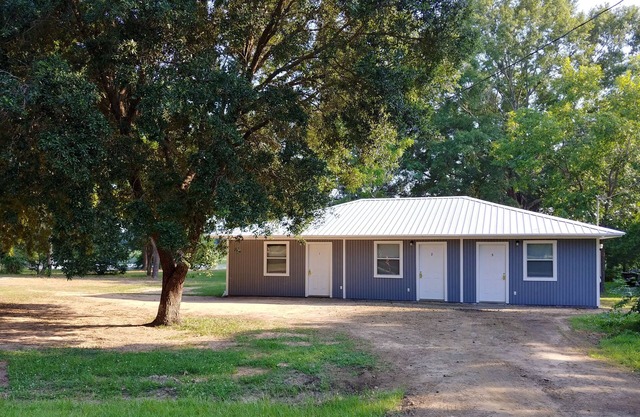 New 1 Bed 1 Bath Apartment with private Boat Slip/Full Kitchen/ Laundry Room