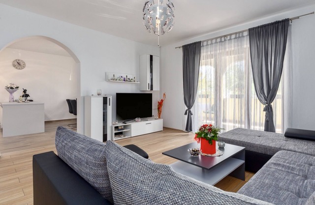 Piso nuevo de 105m2 en Porec.