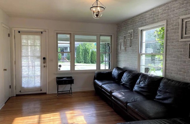 New! 12 South 4 Bedroom Close to Everything