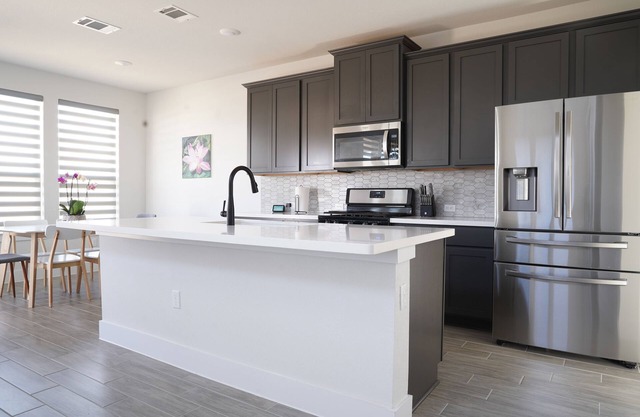 NEW 1500 sqft Modern Luxury Home Away From Home 2BR 1.5BA