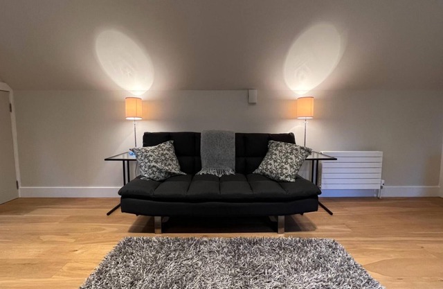 NEW 1BD Contemporary Home Upper Dunblane