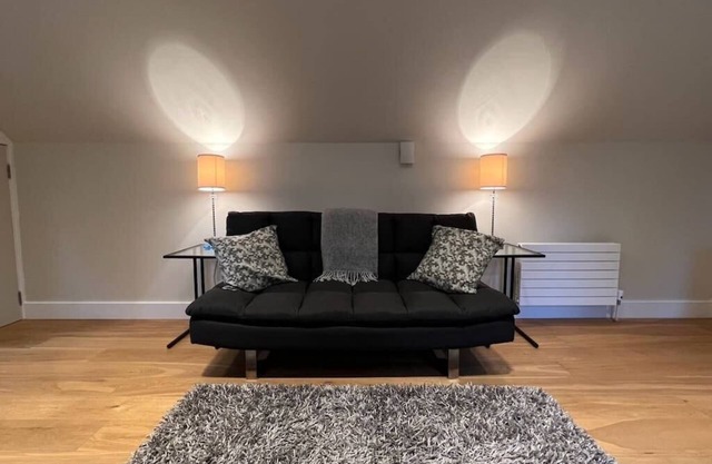 NEW 1BD Contemporary Flat Upper Dunblane