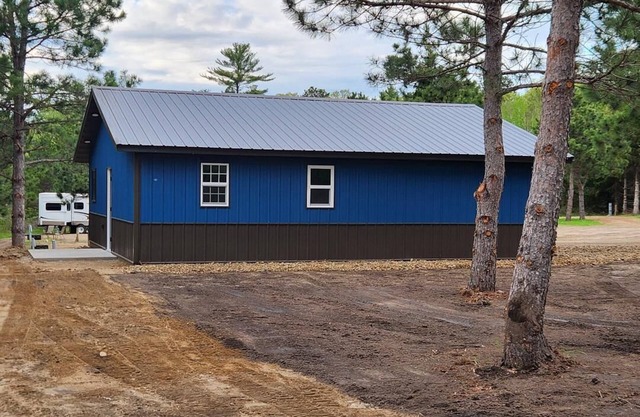 New 2 Bedroom , 1 bath cabin