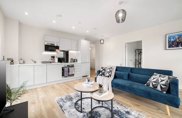 New 2-Bedroom Apartment with Iconic London Views