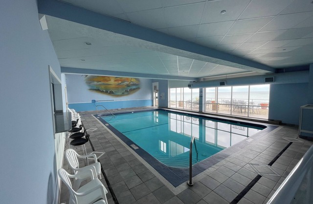 NEW 2-Bedroom Lakefront Condo with private beach/indoor pool-rent 3/ 4th free